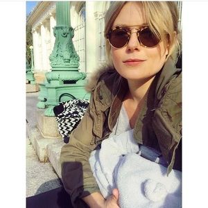 Meet your Posher, Laura